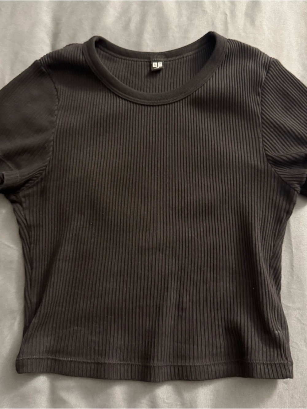 Uniqlo Black Ribbed Short-Sleeve Crop Top